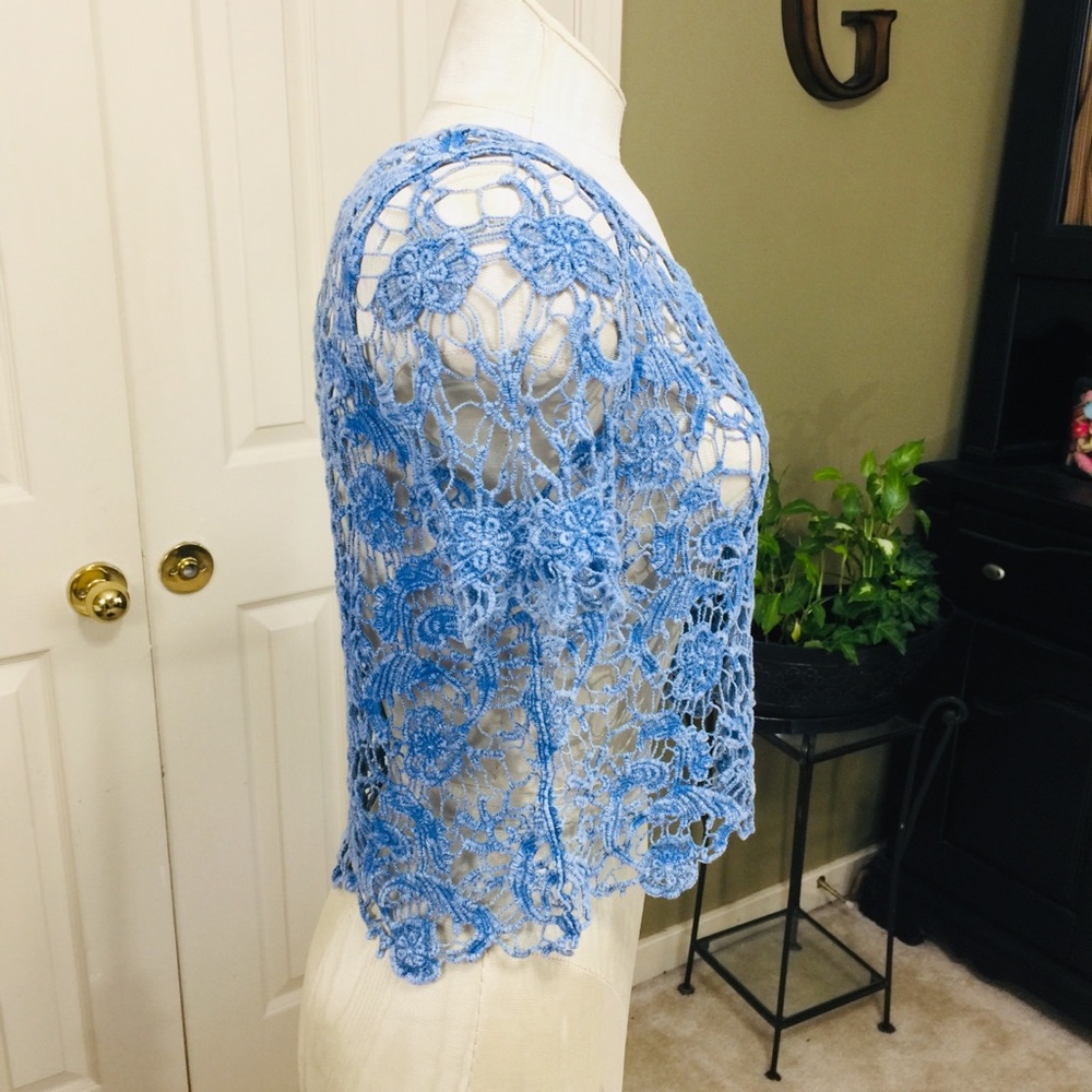 Forever 21 Blue Crochet Lace Crop Top Size S - Picture 6 of 6